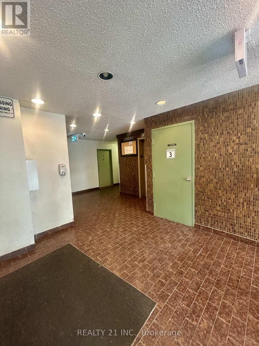 1078 - 100 MORNELLE COURT Image 40