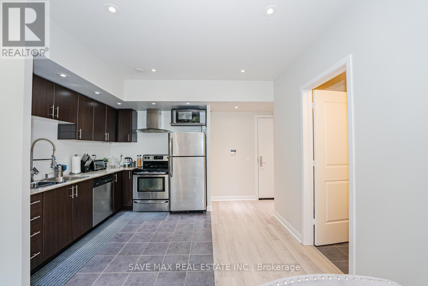 180 BOROUGH DRIVE Image 10