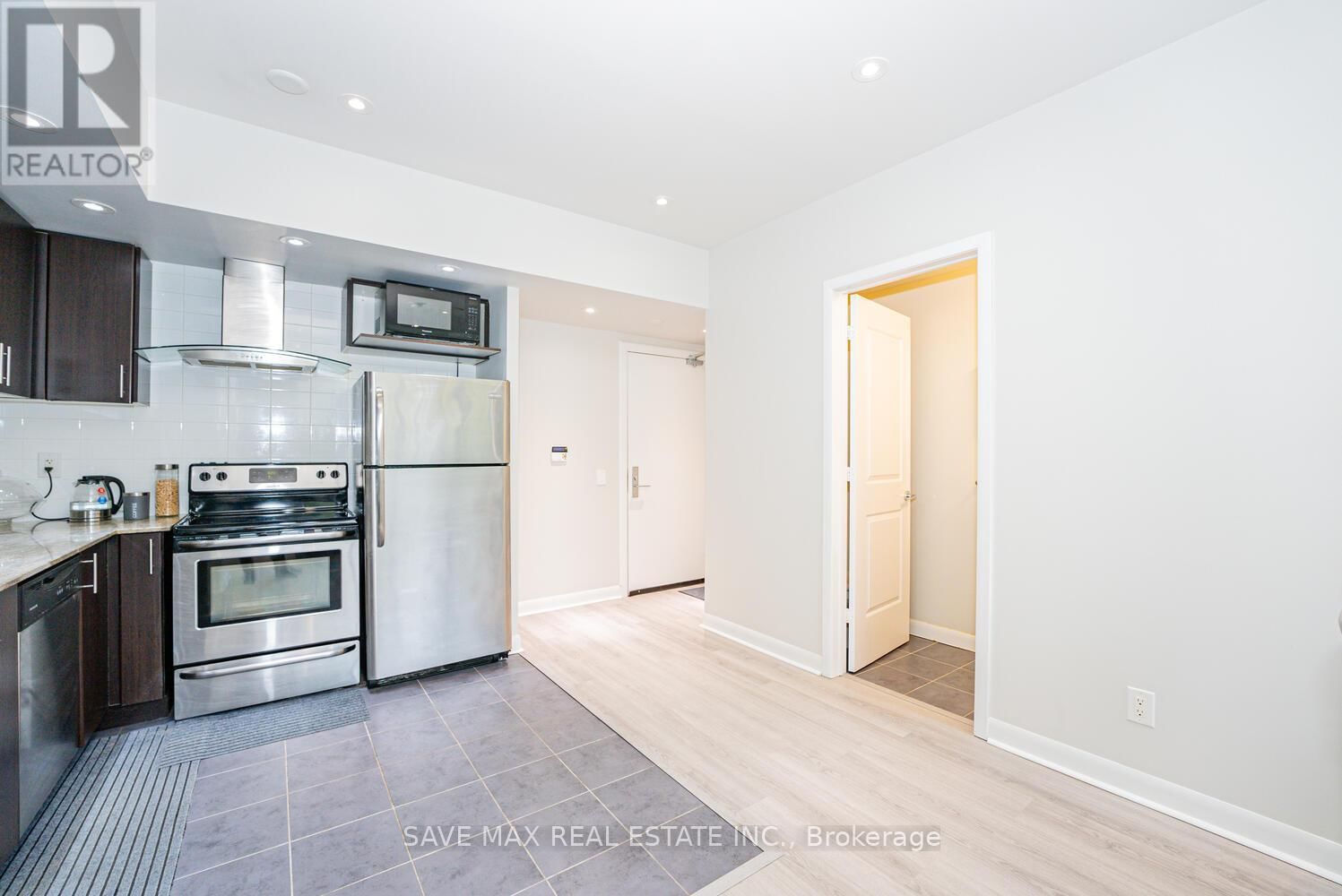 180 BOROUGH DRIVE Image 11
