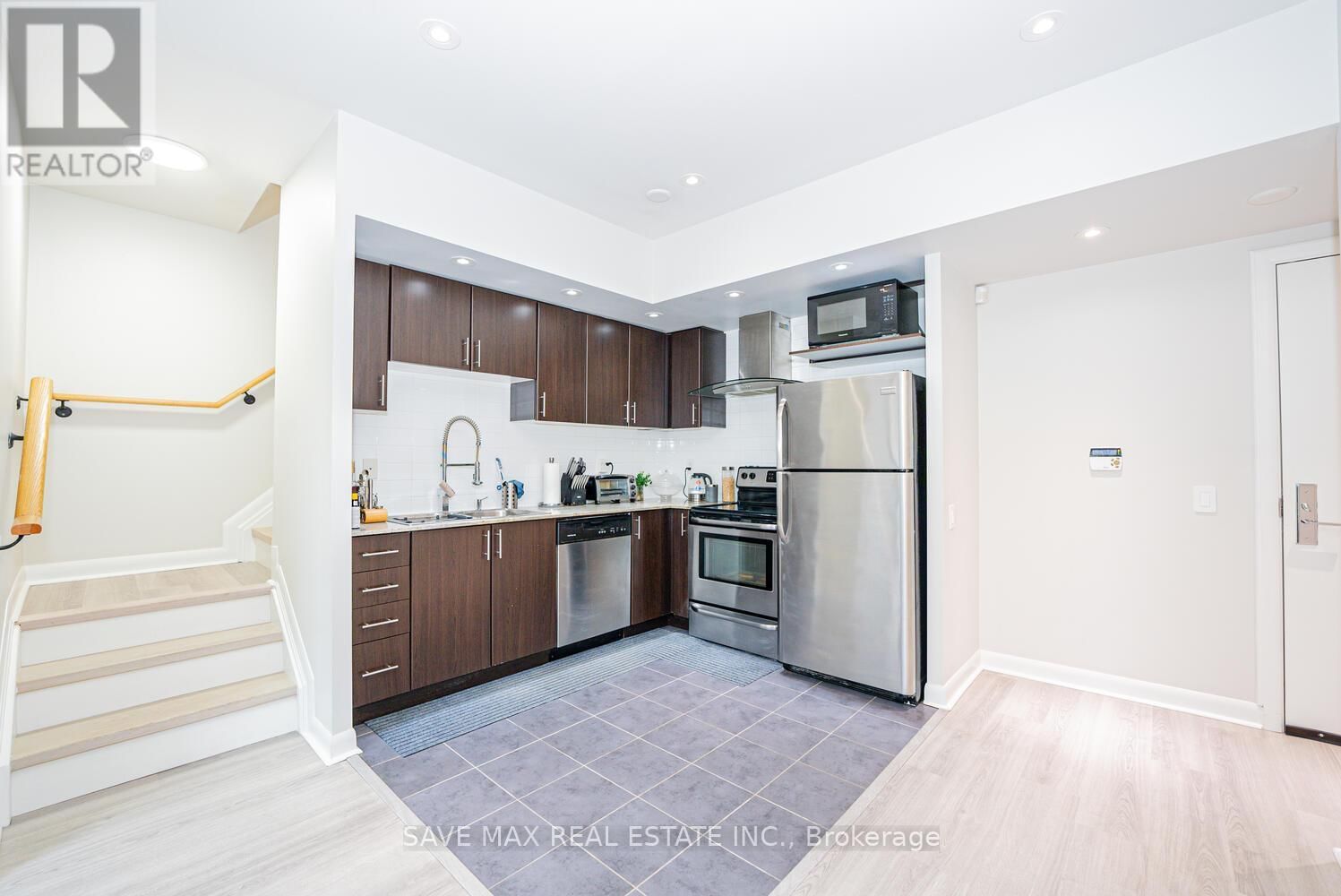 180 BOROUGH DRIVE Image 17