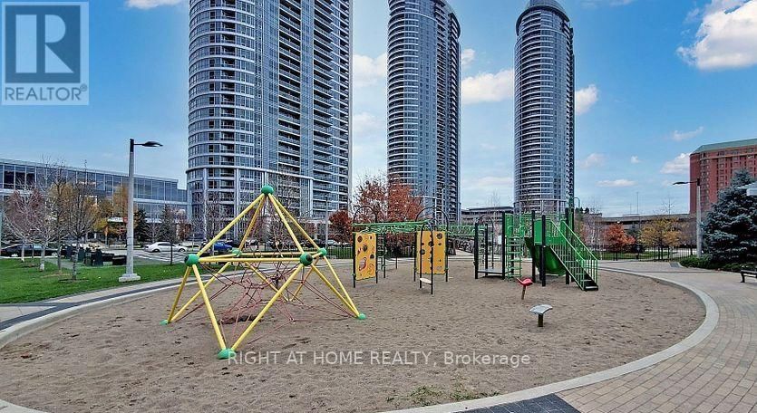 1608 - 151 VILLAGE GREEN SQUARE Image 14