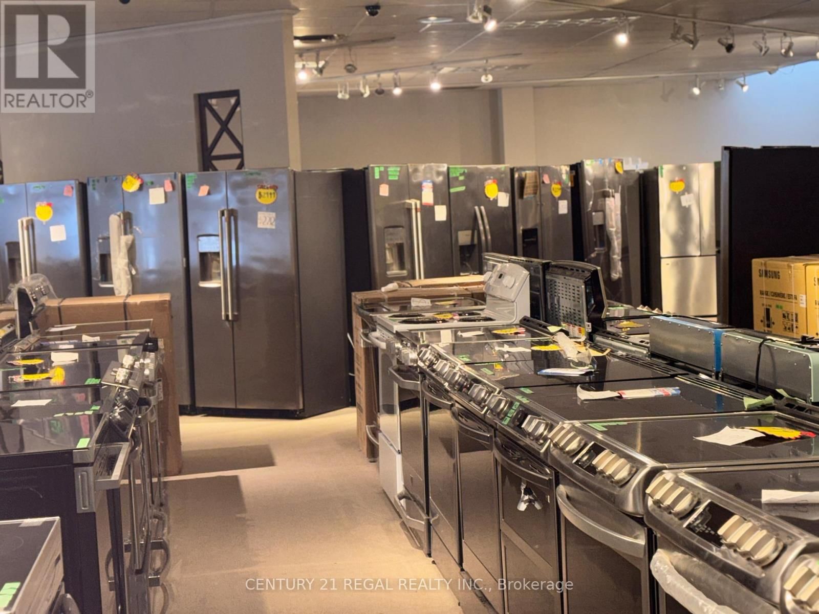 900 CHAMPLAIN AVENUE Image 11