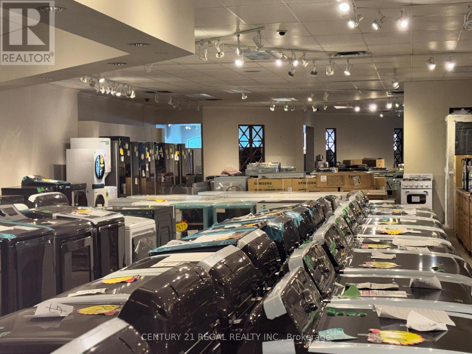 900 CHAMPLAIN AVENUE Image 12