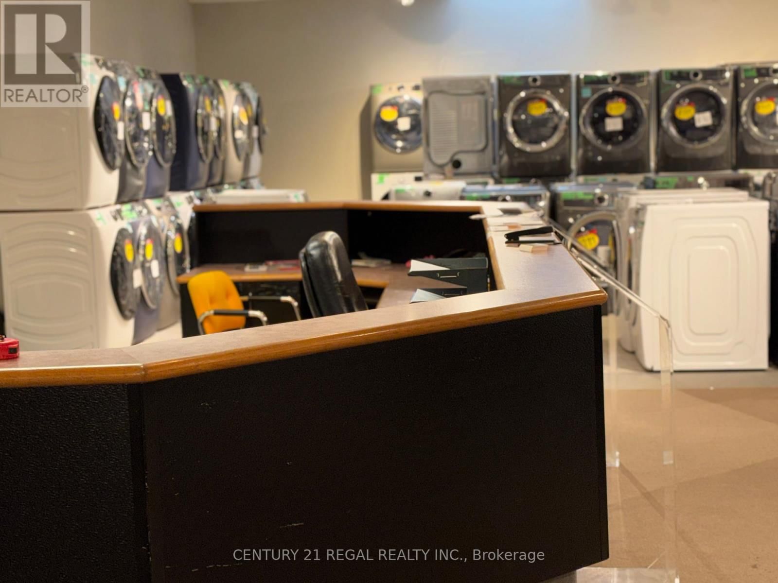 900 CHAMPLAIN AVENUE Image 13