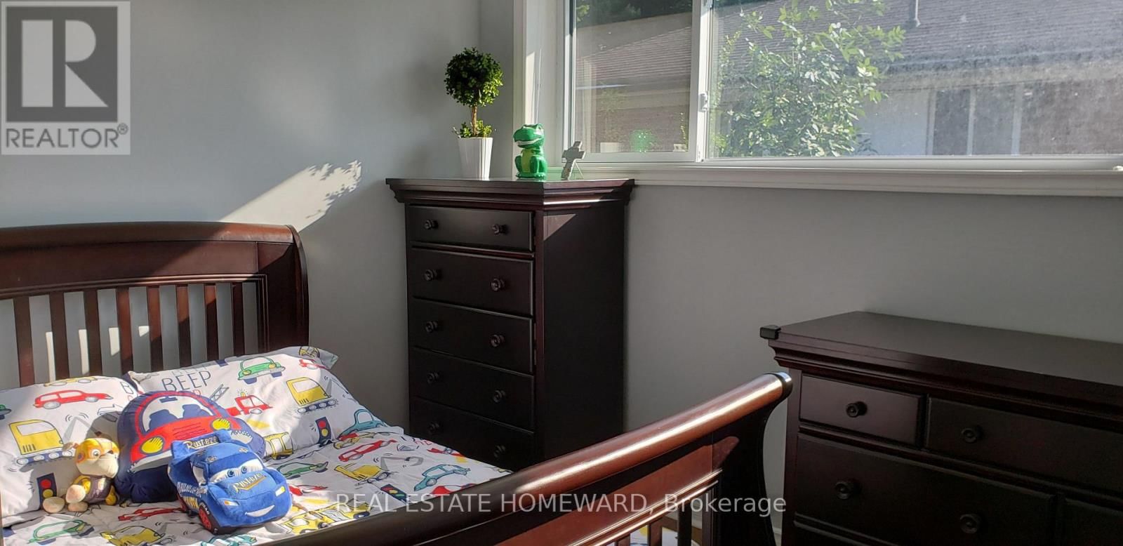 4 MOORECROFT CRESCENT Image 11