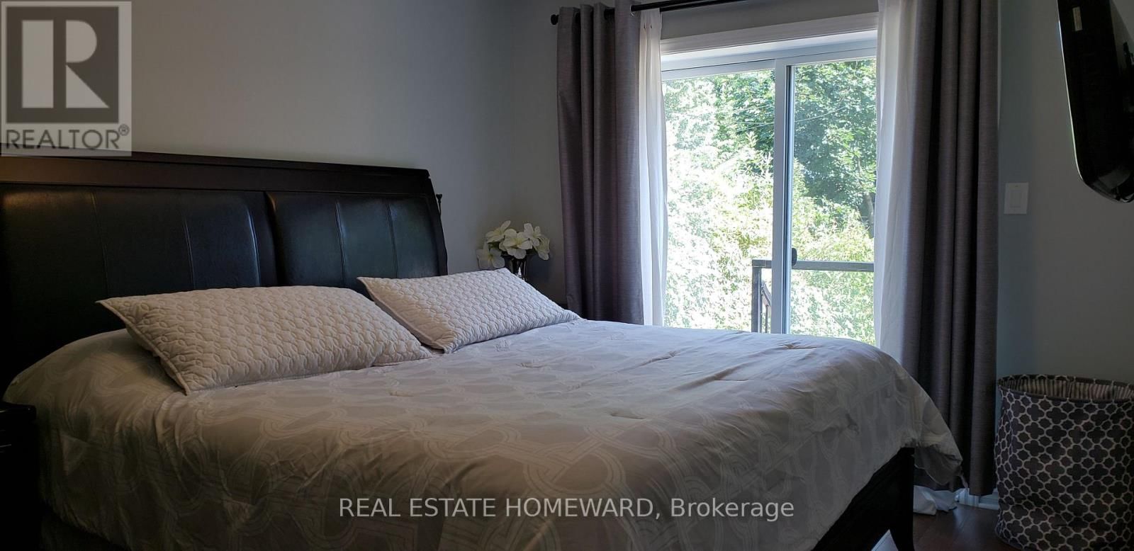 4 MOORECROFT CRESCENT Image 12