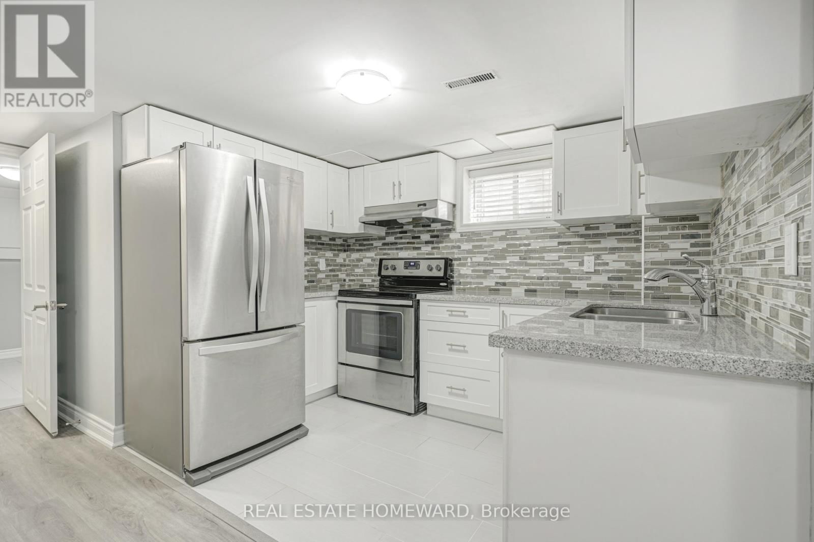 4 MOORECROFT CRESCENT Image 19