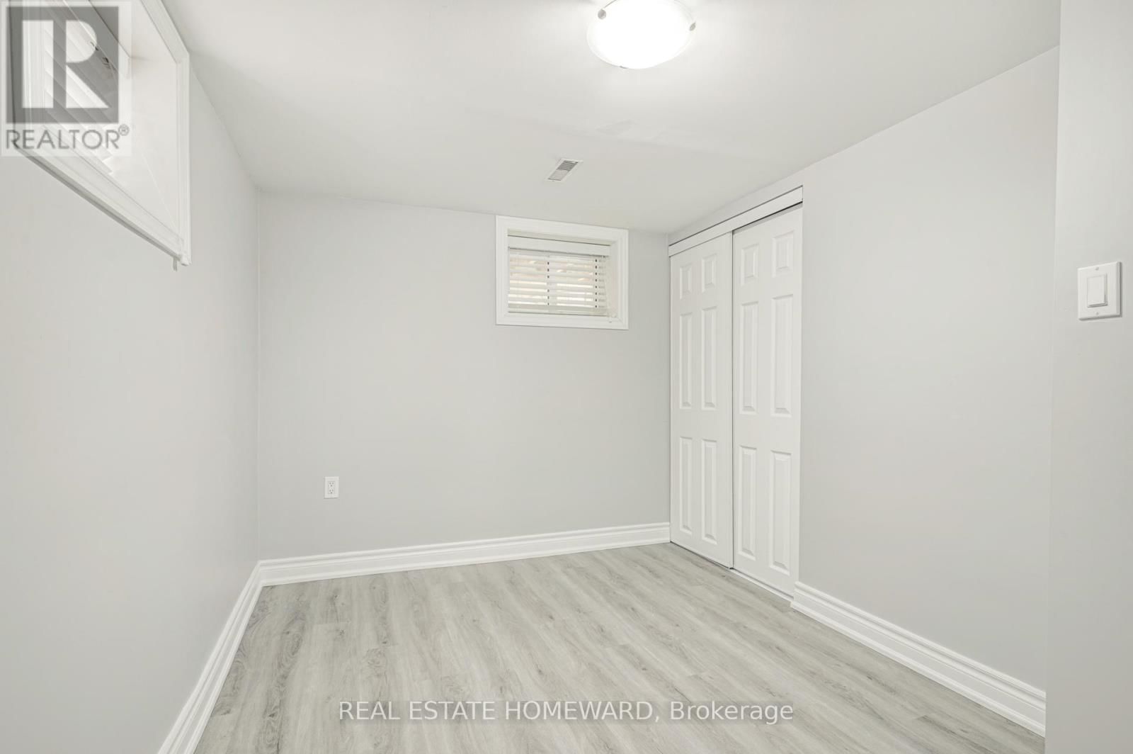 4 MOORECROFT CRESCENT Image 22