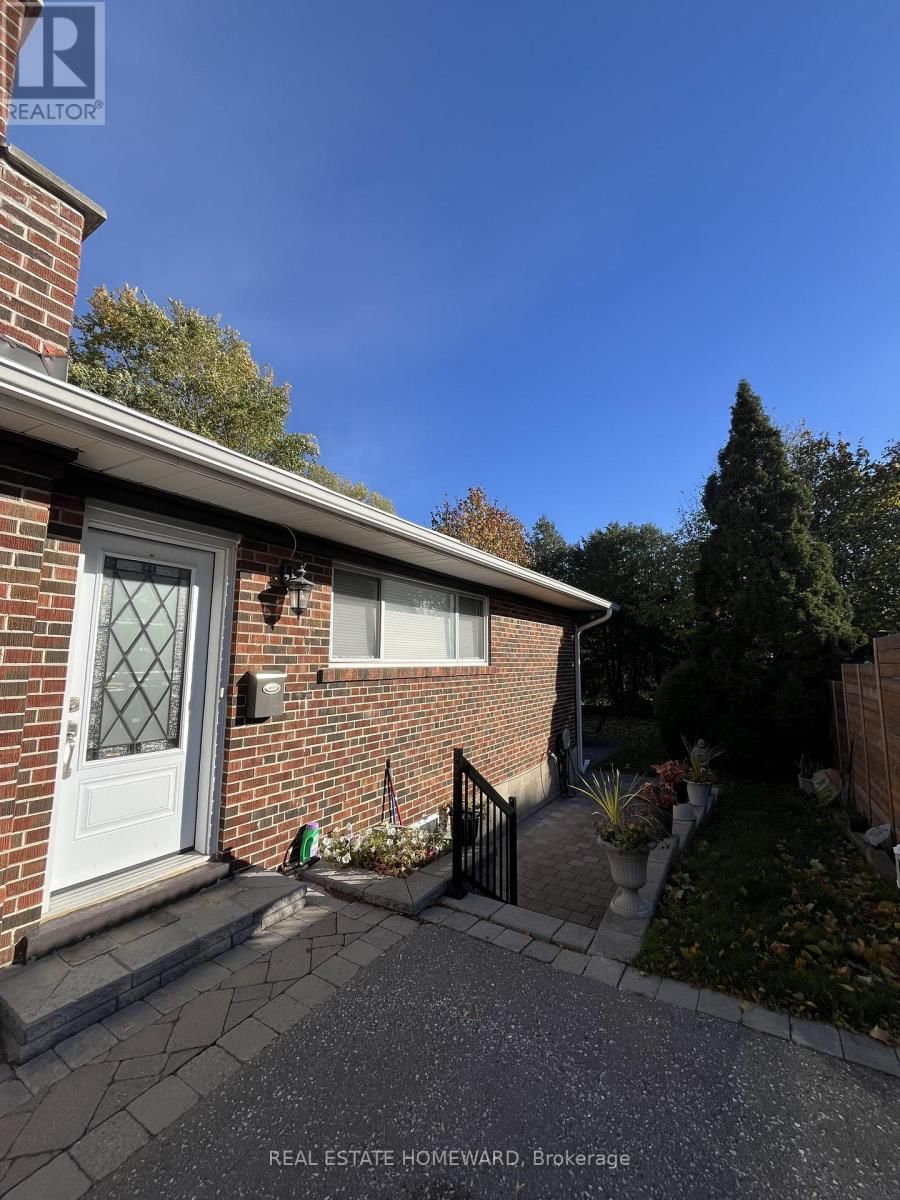 4 MOORECROFT CRESCENT Image 24