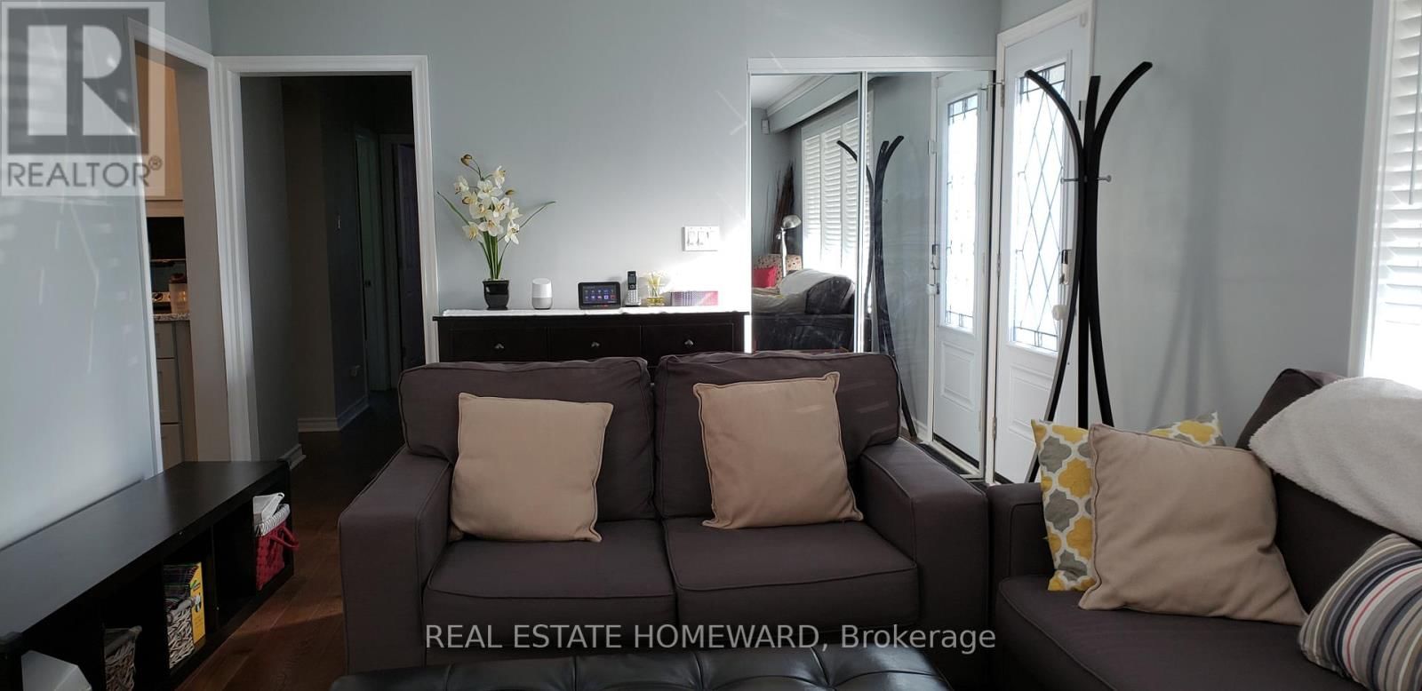 4 MOORECROFT CRESCENT Image 9