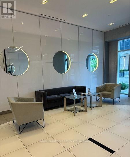 1610 - 20 MEADOWGLEN PLACE Image 28