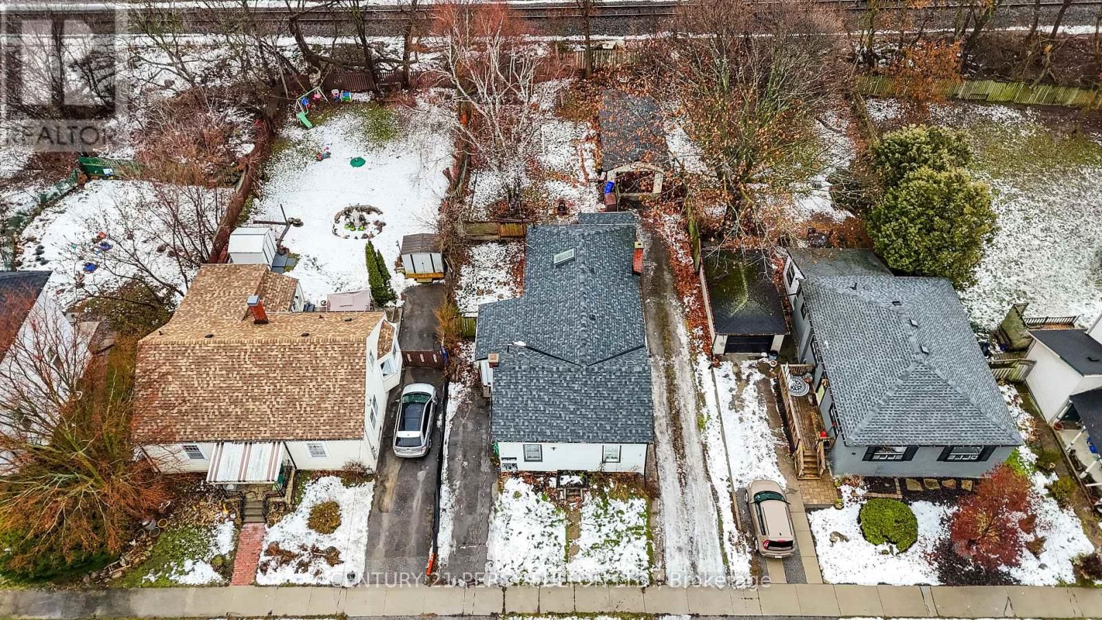 1-2 - 75 AVENUE STREET Image 1