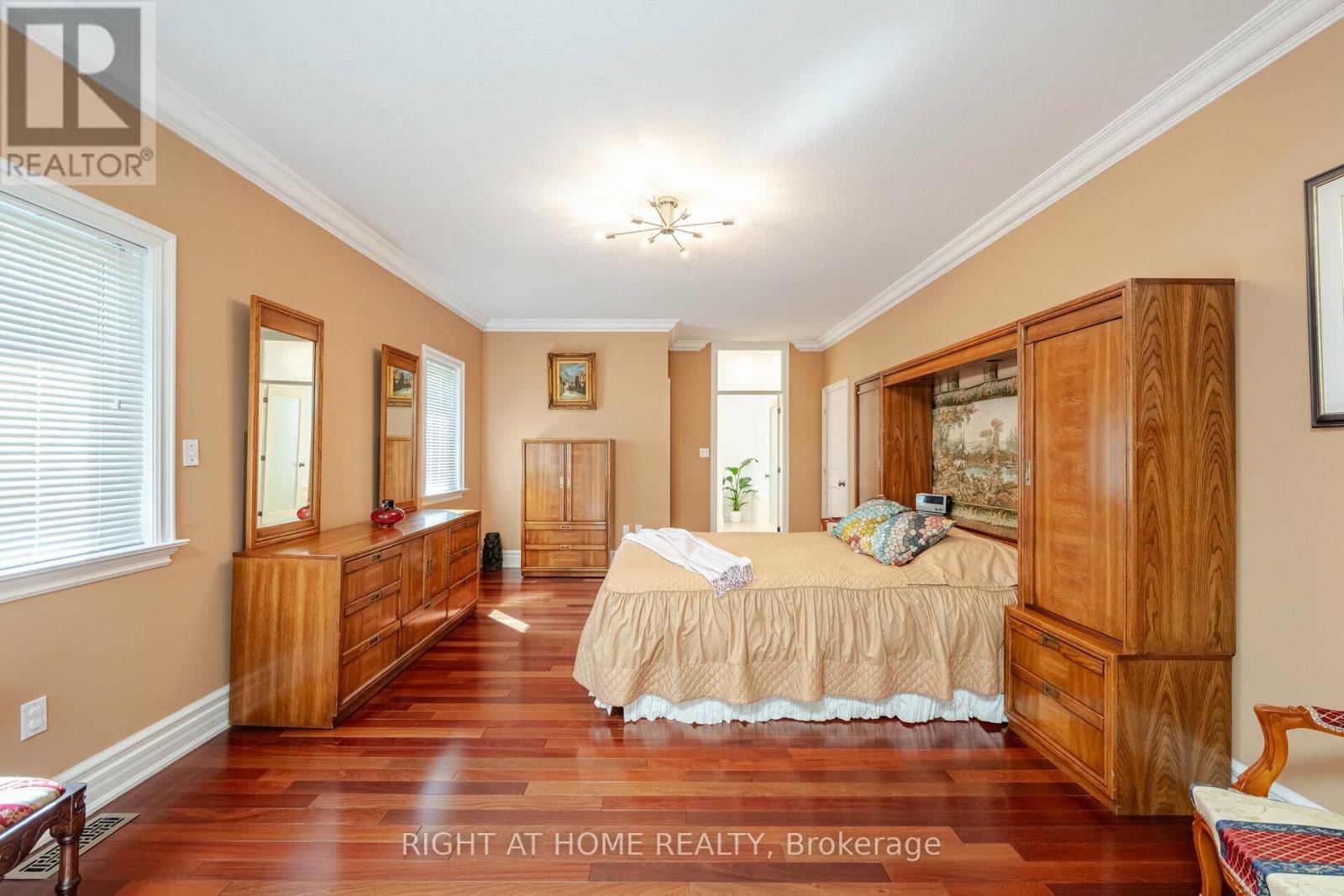 6 LORD DUNCAN COURT Image 21