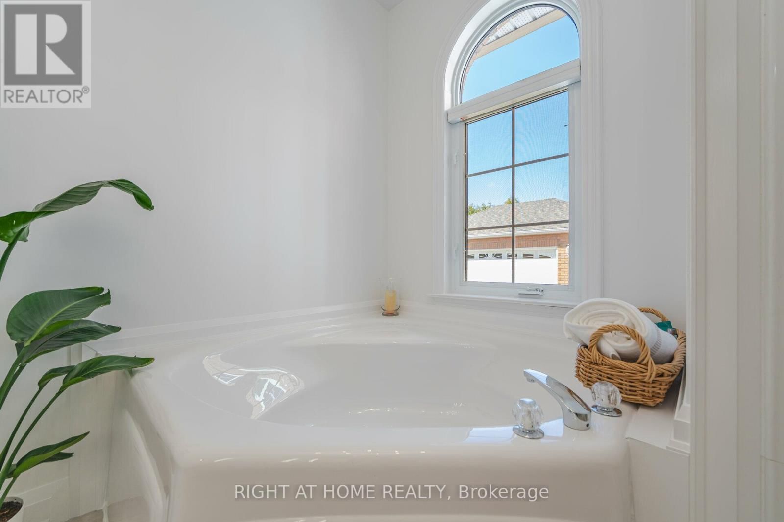 6 LORD DUNCAN COURT Image 23