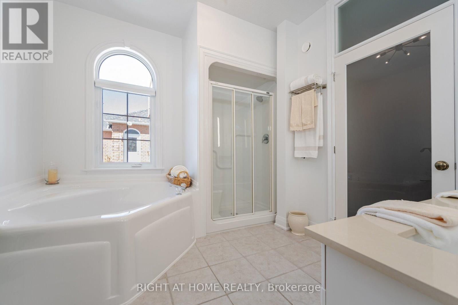 6 LORD DUNCAN COURT Image 24