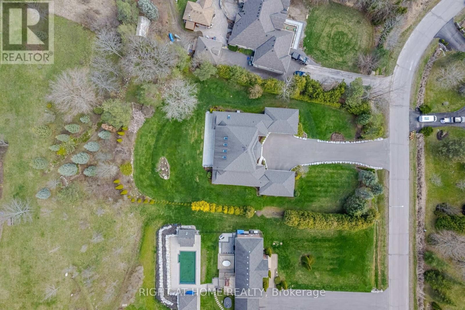 6 LORD DUNCAN COURT Image 34