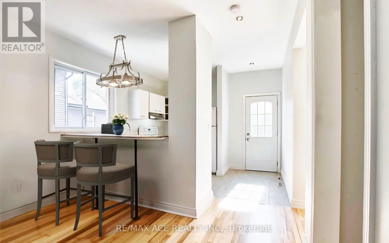 238 MARY STREET NORTH Image 3