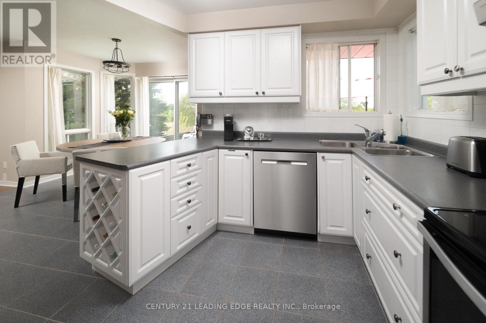 5048 WILLIAM STREET Image 17