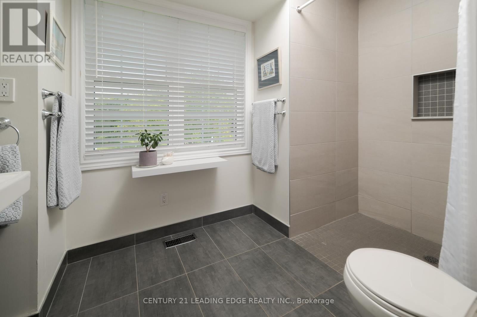 5048 WILLIAM STREET Image 31