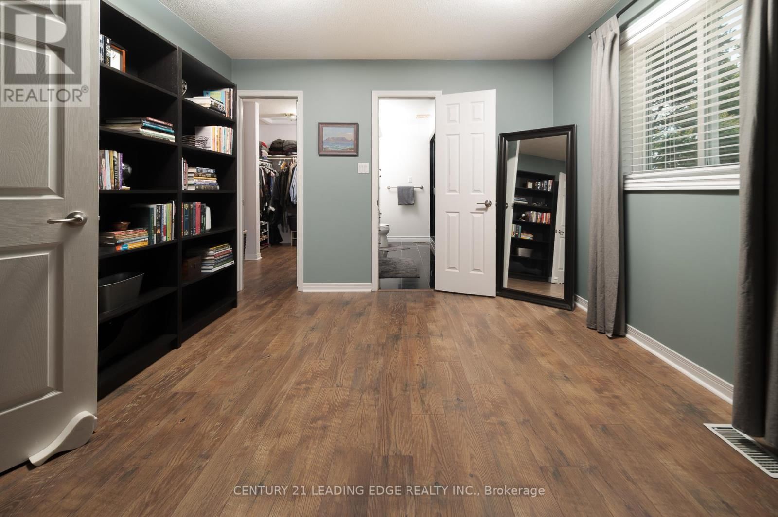 5048 WILLIAM STREET Image 36