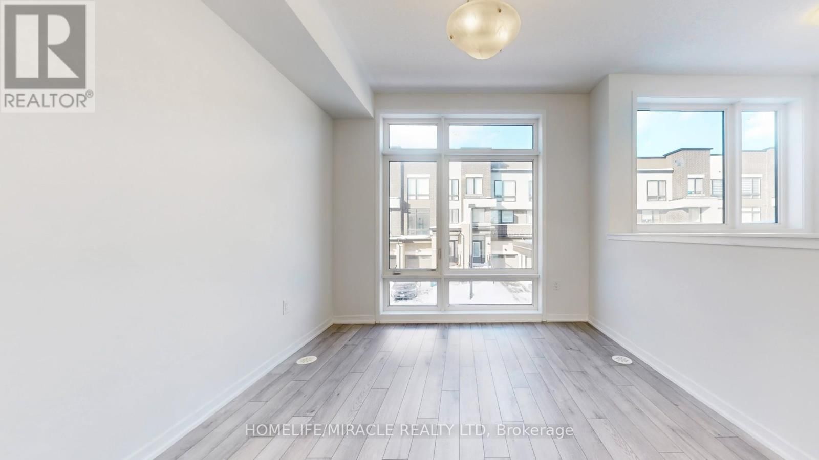 779 HEATHROW PATH Image 17