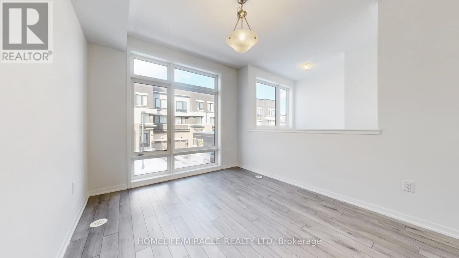 779 HEATHROW PATH Image 18