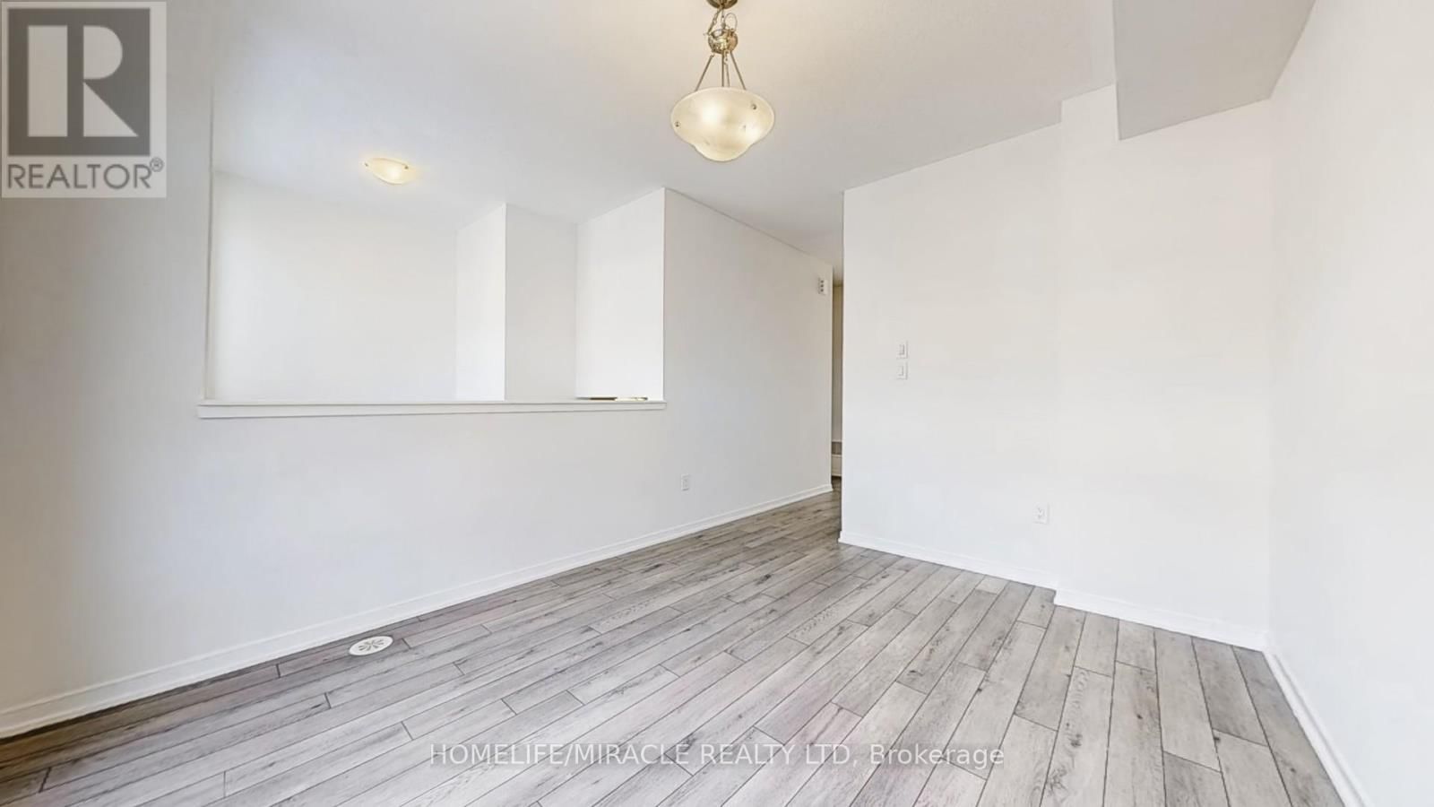 779 HEATHROW PATH Image 19