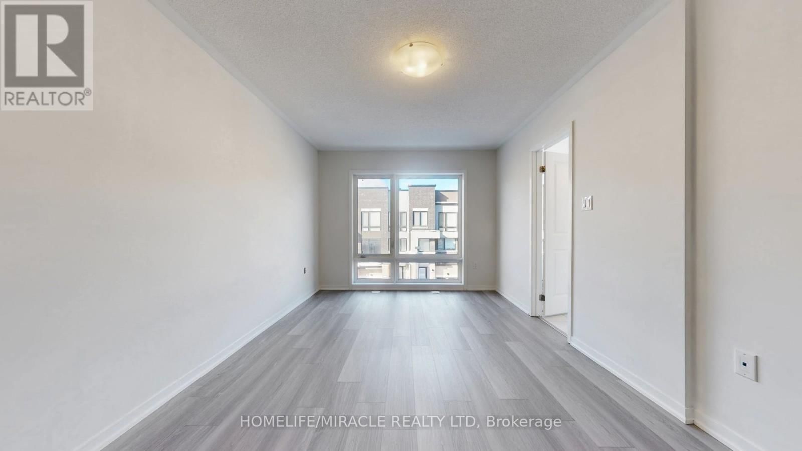 779 HEATHROW PATH Image 23