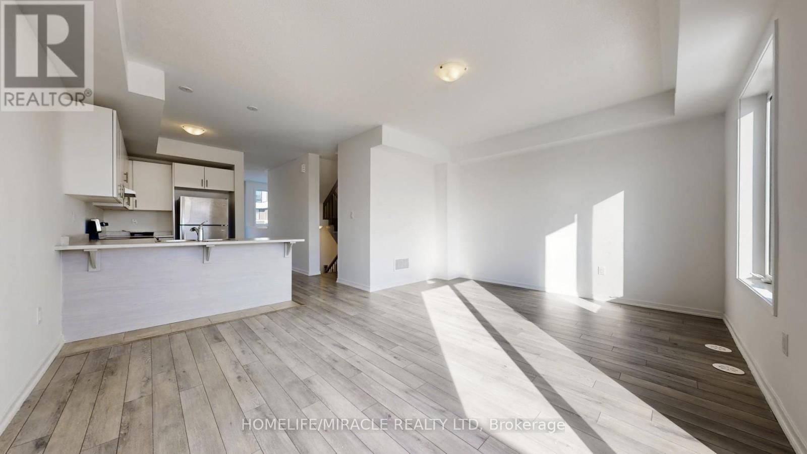 779 HEATHROW PATH Image 9