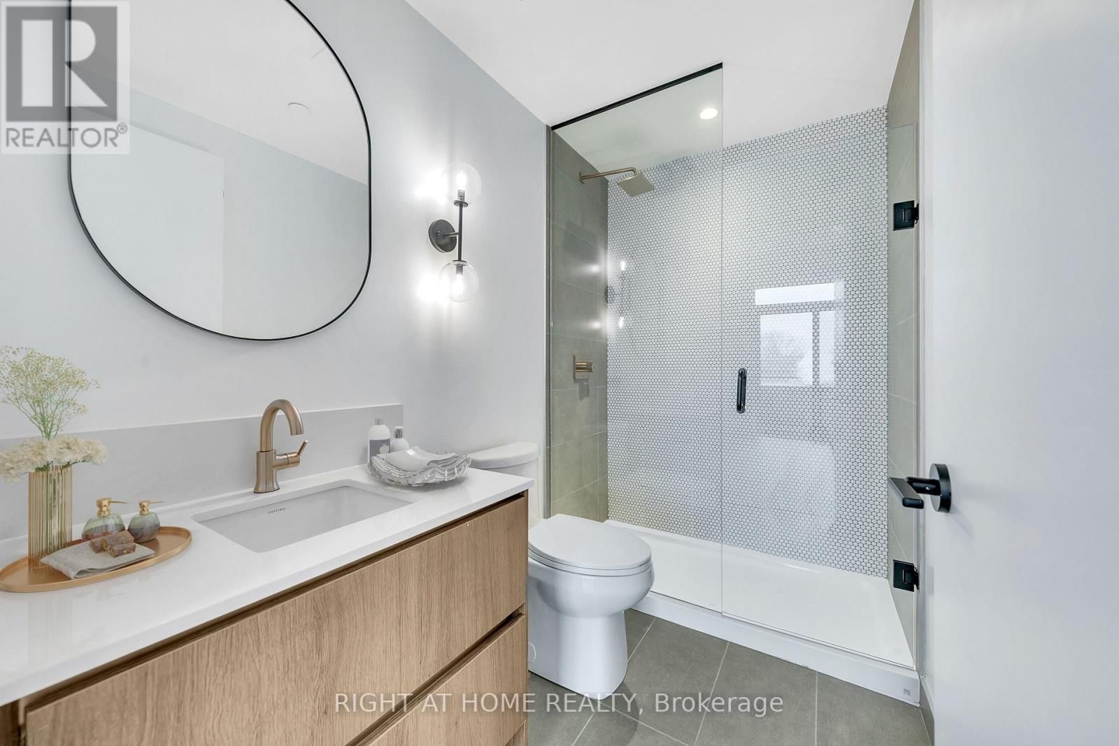 403 - 1285 QUEEN STREET EAST Image 10