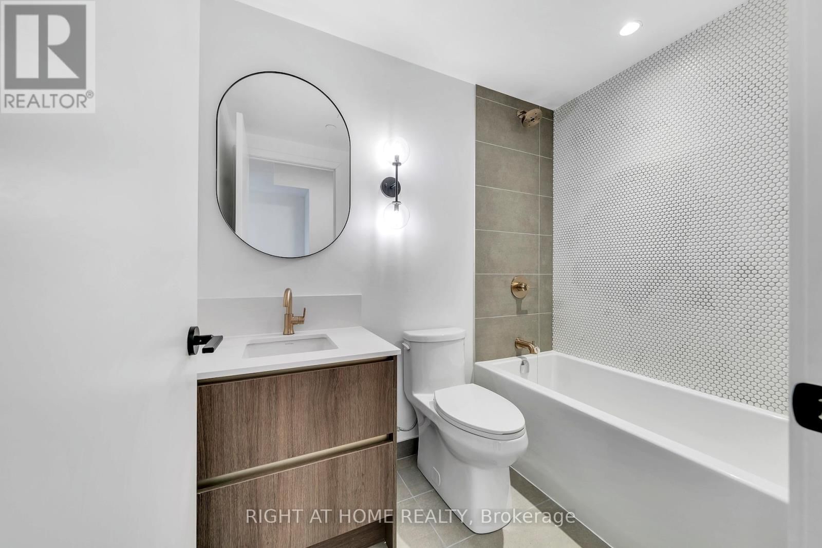 403 - 1285 QUEEN STREET EAST Image 11