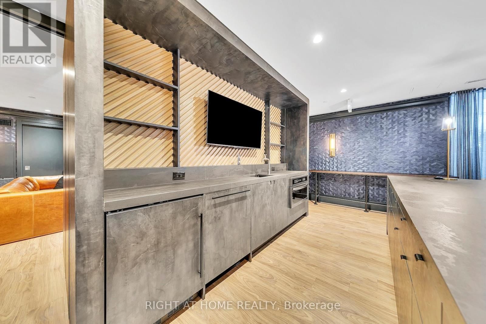 403 - 1285 QUEEN STREET EAST Image 21