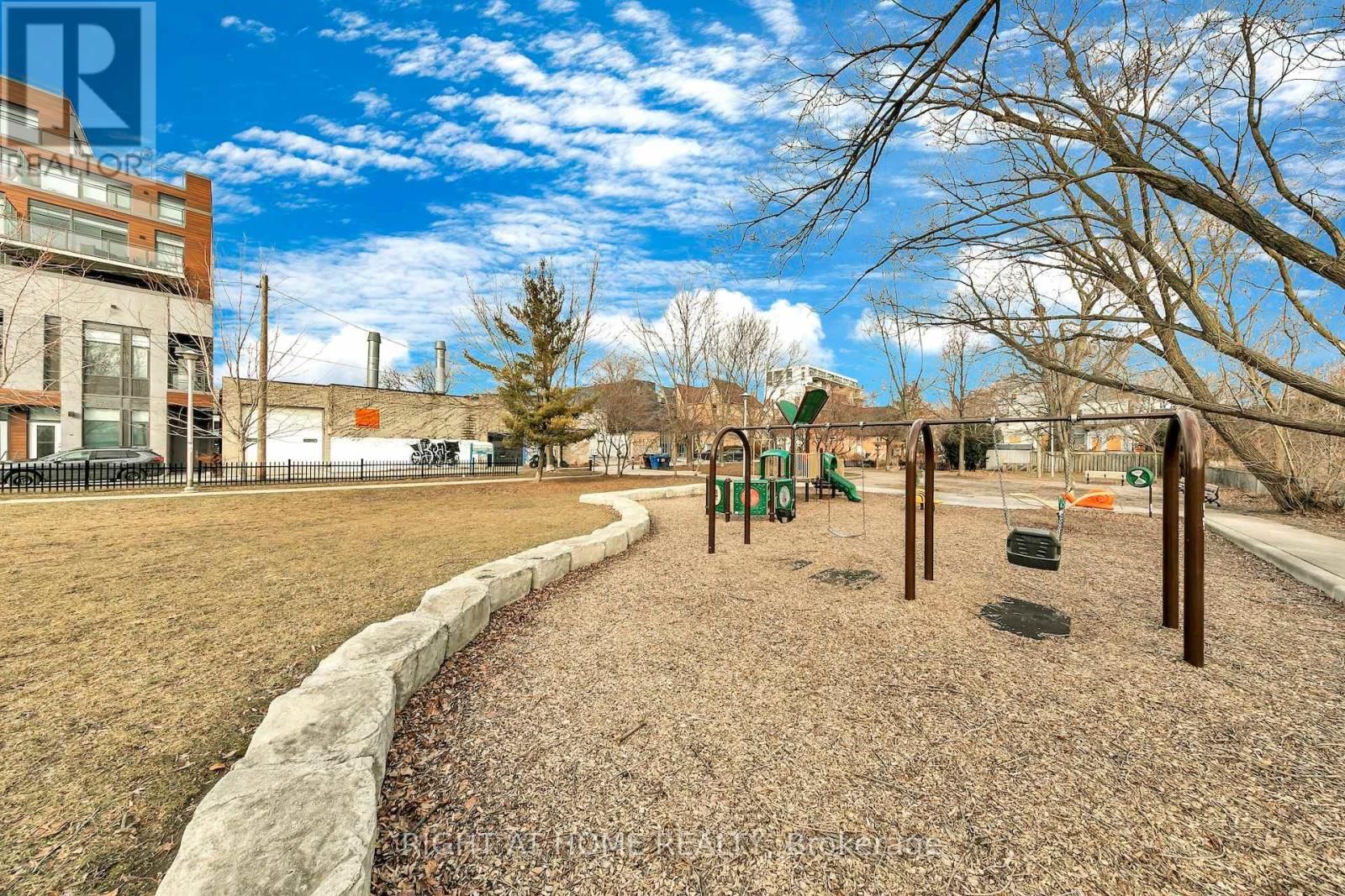 403 - 1285 QUEEN STREET EAST Image 31