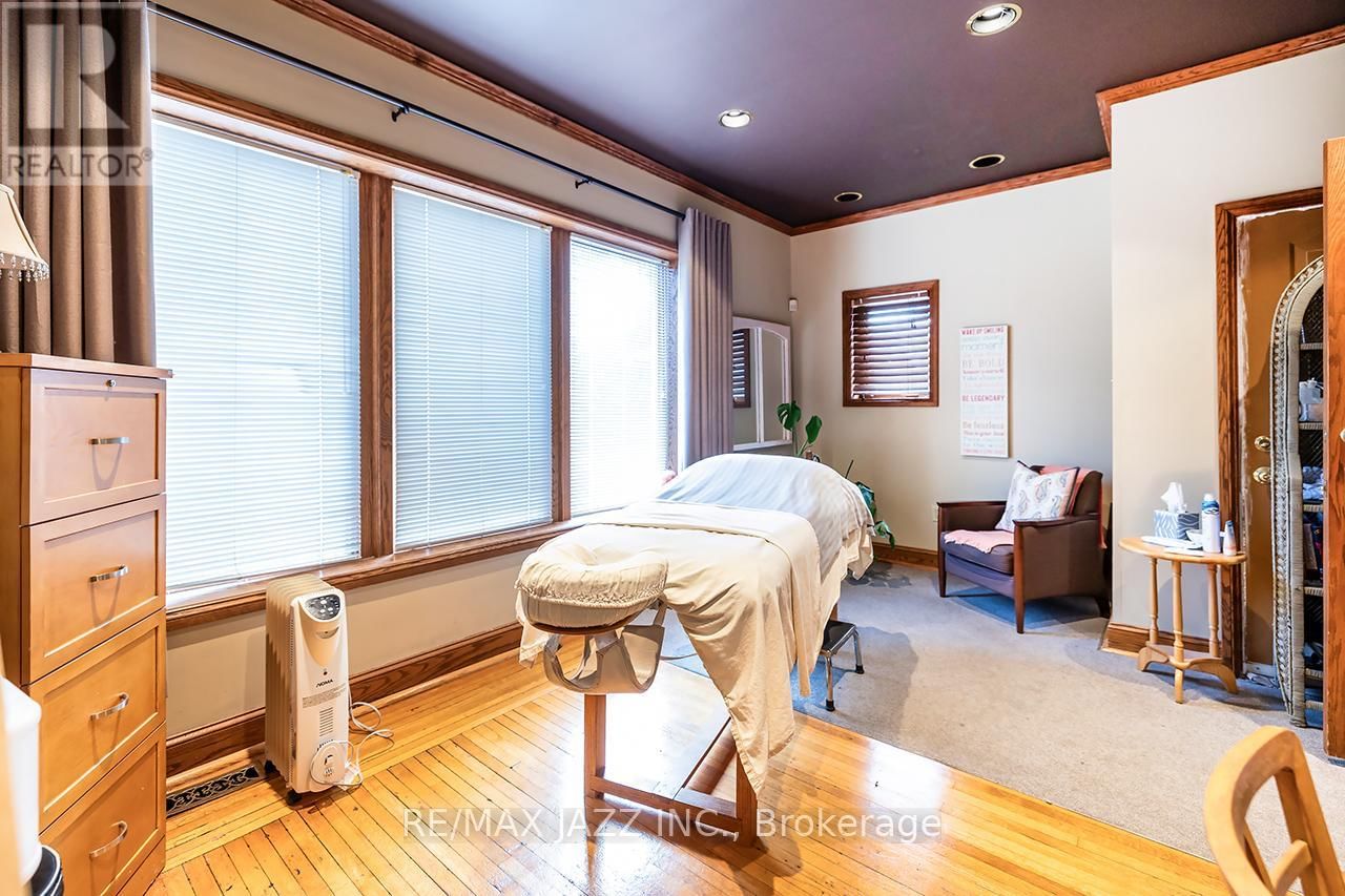 231 KING STREET EAST Image 12