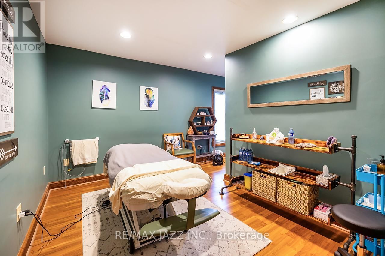 231 KING STREET EAST Image 16