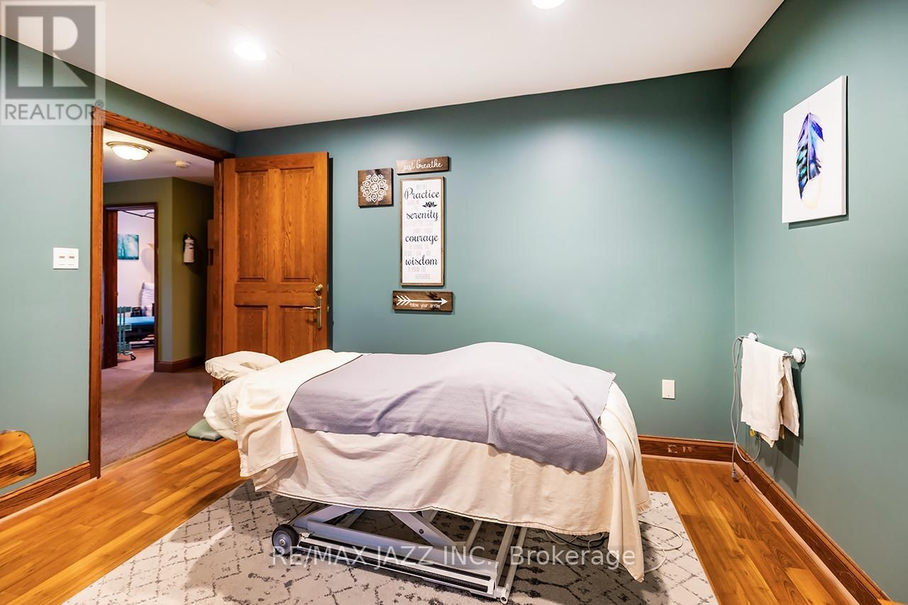 231 KING STREET EAST Image 17