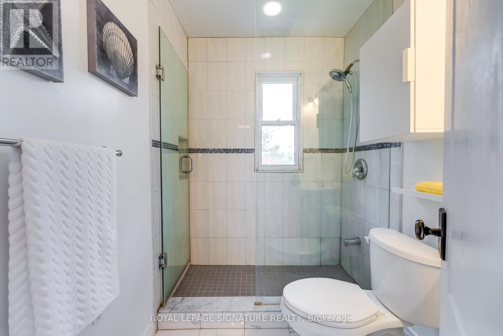 118 BLANTYRE AVENUE Image 18