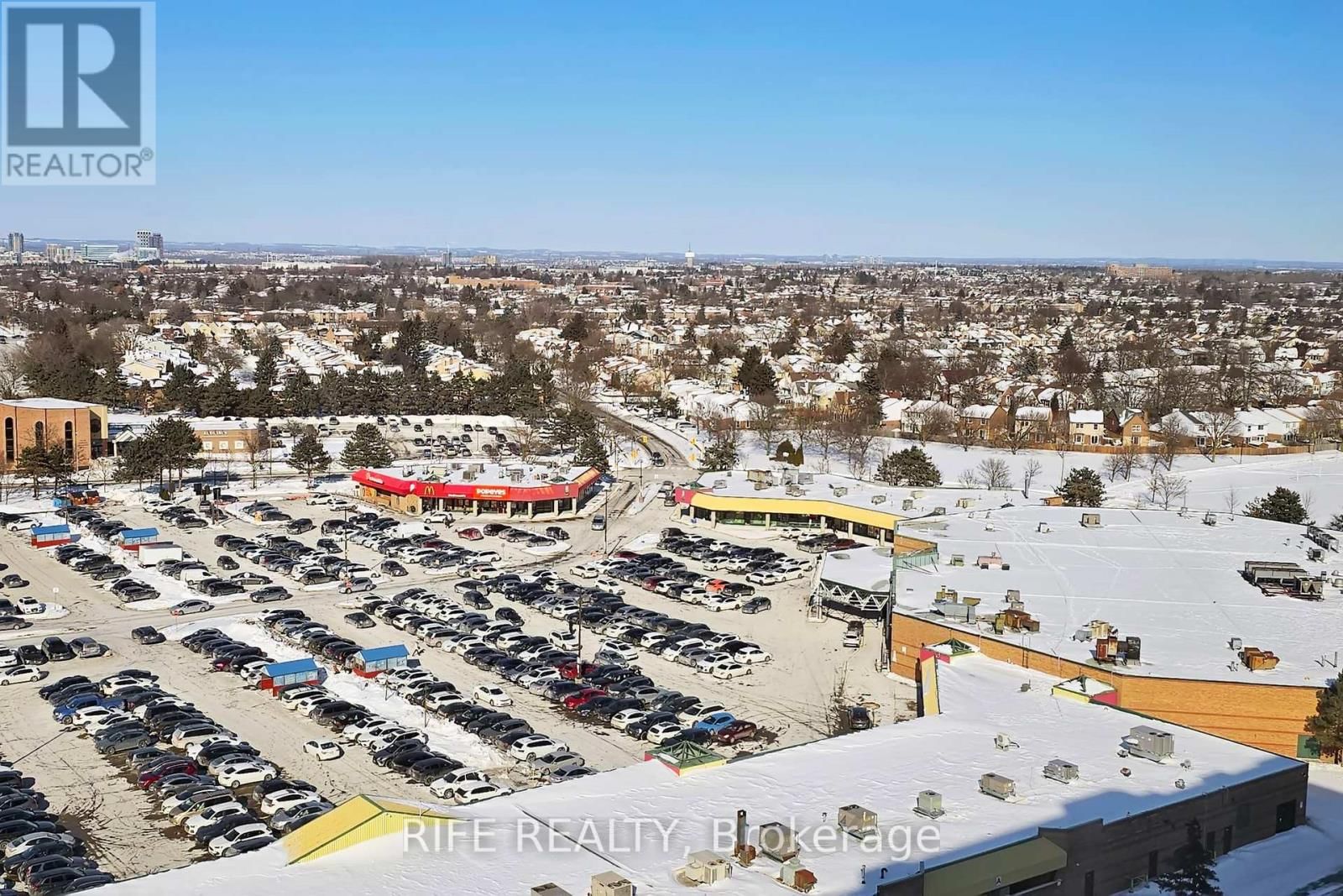 1708 - 275 BAMBURGH CIRCLE Image 33