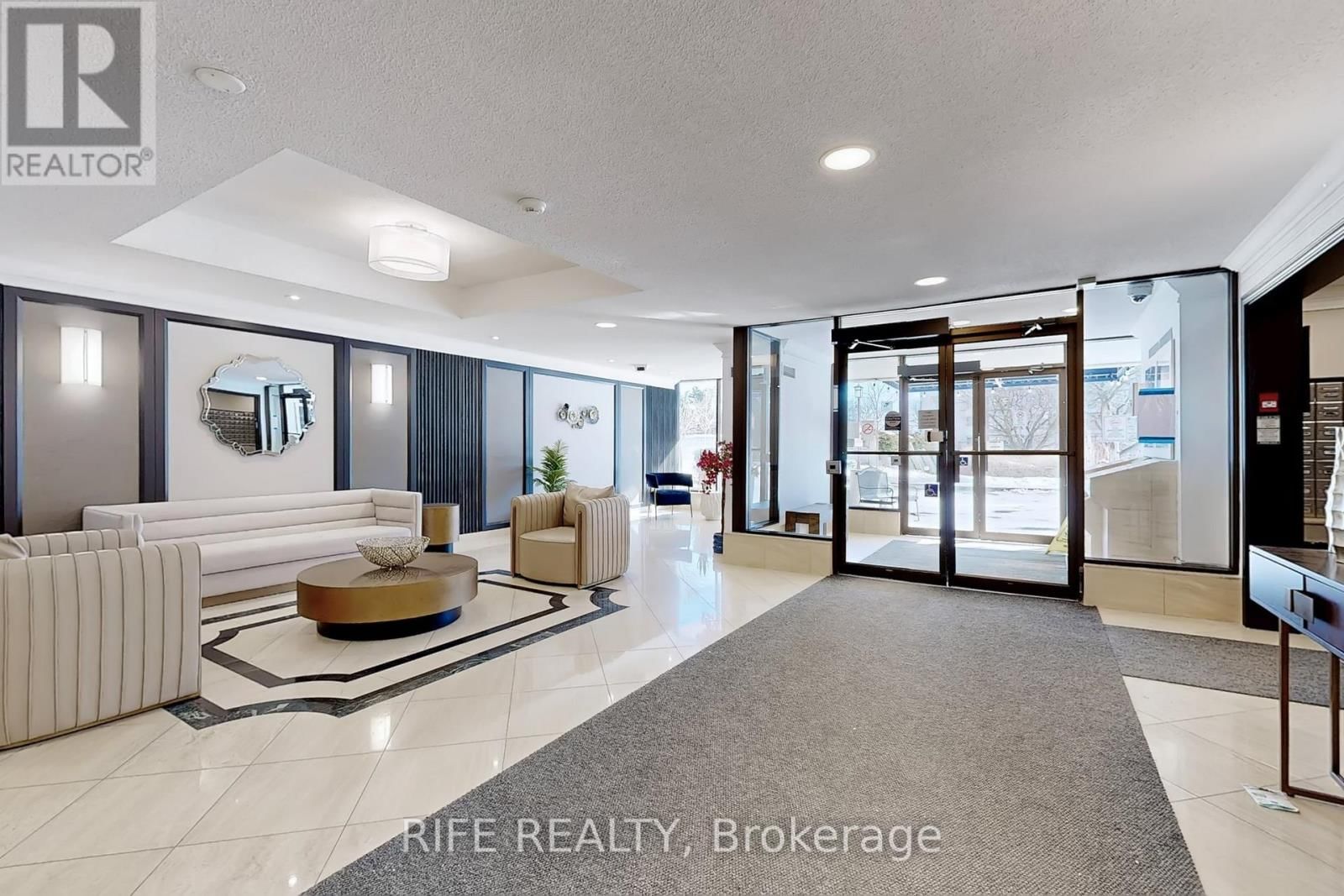 1708 - 275 BAMBURGH CIRCLE Image 36