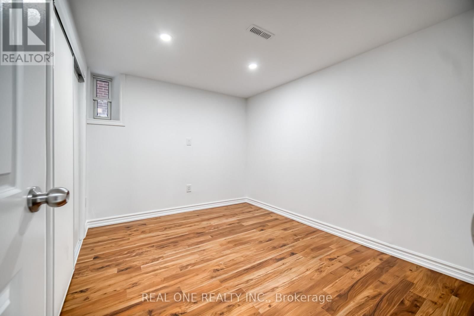 Bsmt - 106 DEANSCROFT SQUARE Image 16