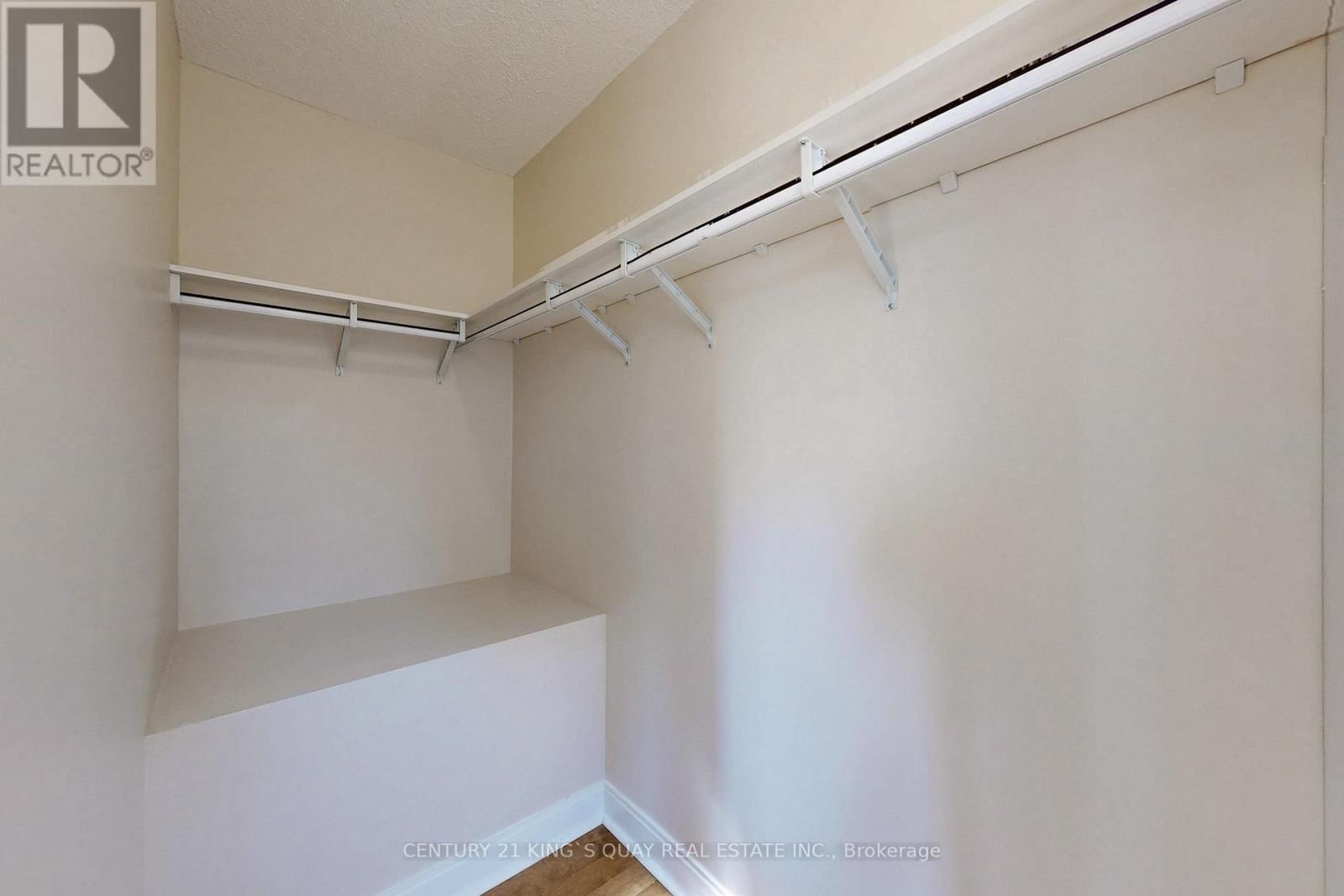 50 - 315 VILLAGE GREEN SQUARE Image 14