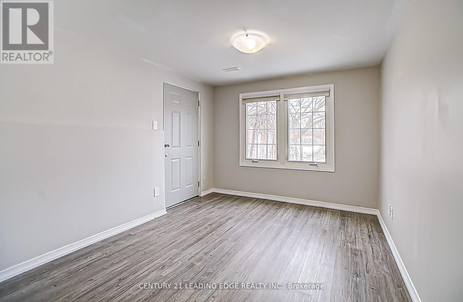 Lower - 55 MCCRIMMON CRESCENT Image 3