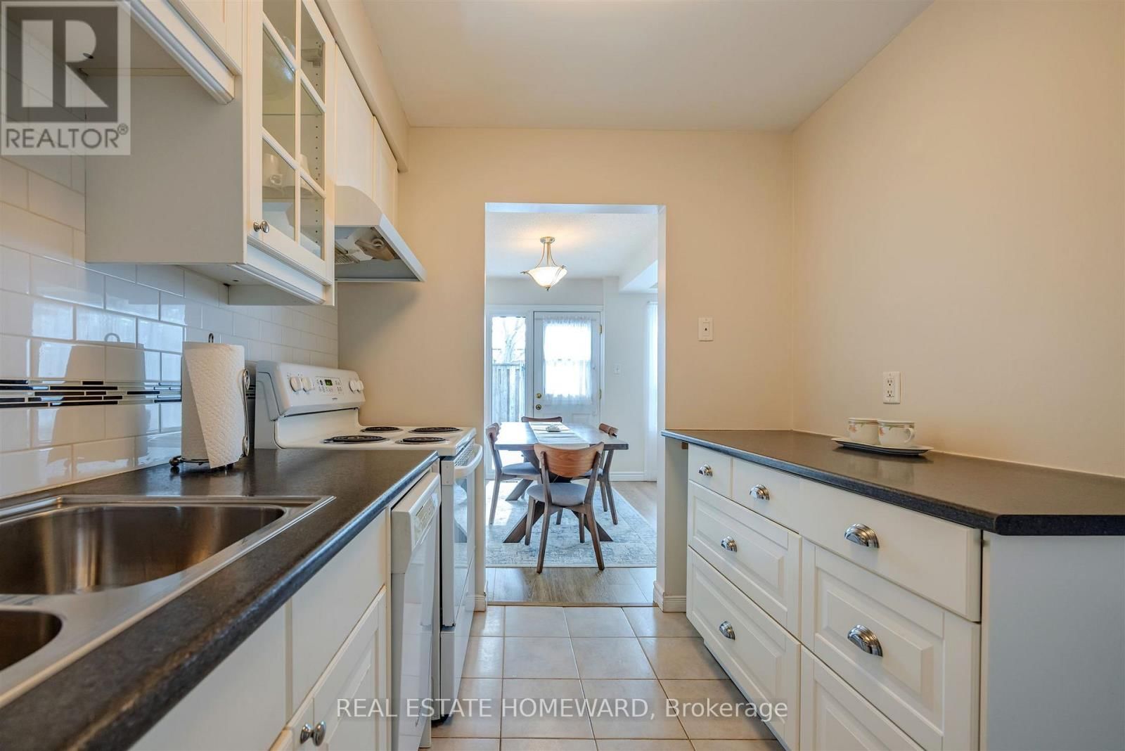 23 - 1975 MEMORY LANE Image 10