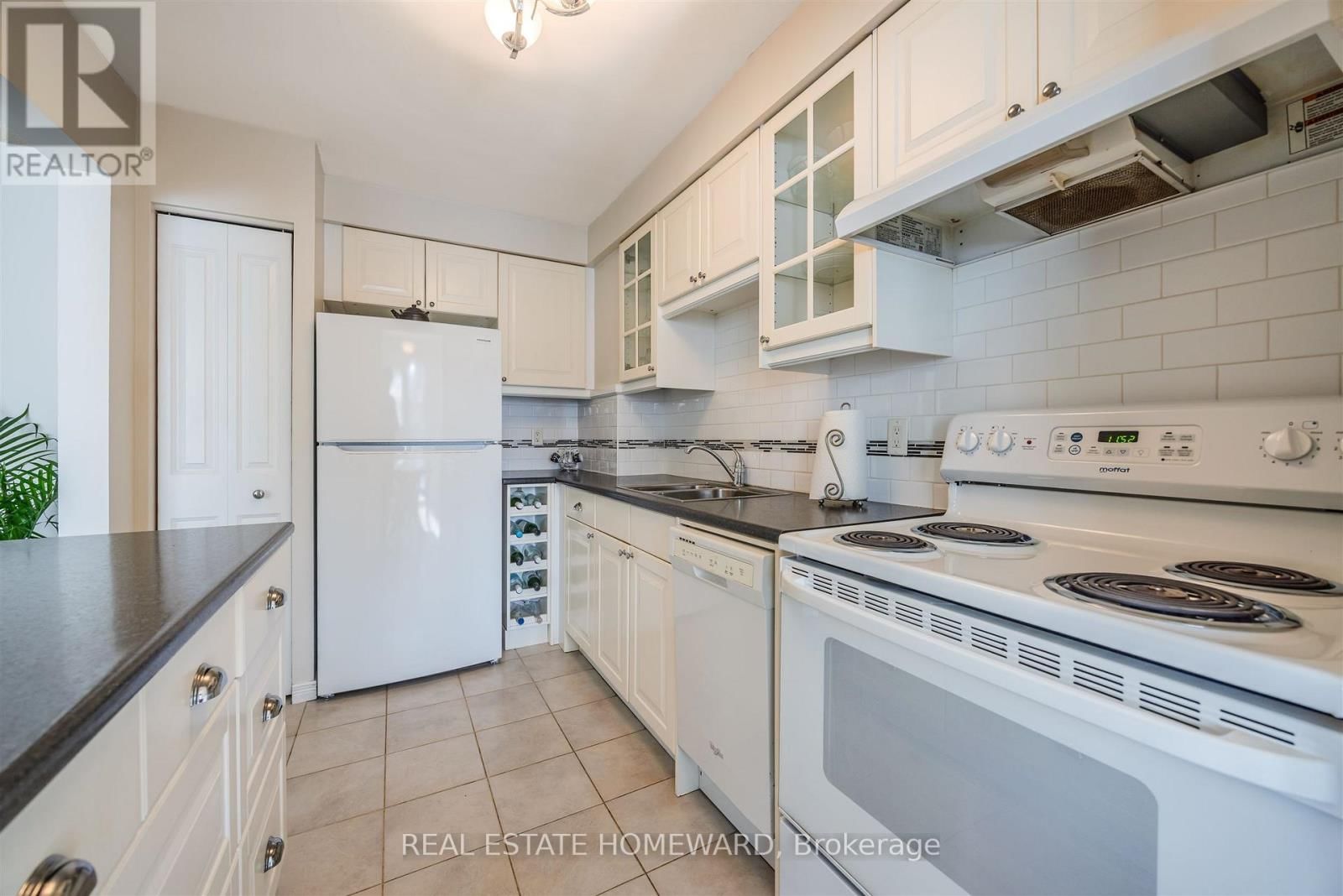 23 - 1975 MEMORY LANE Image 8