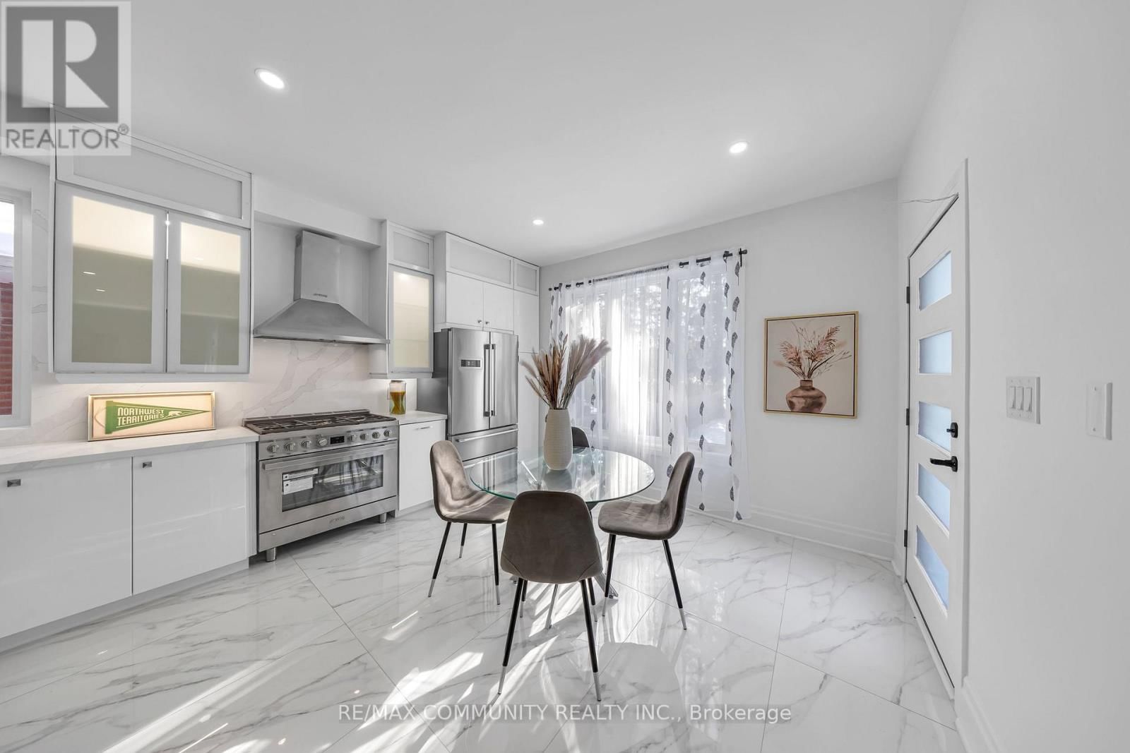 645 FRASER AVENUE Image 13