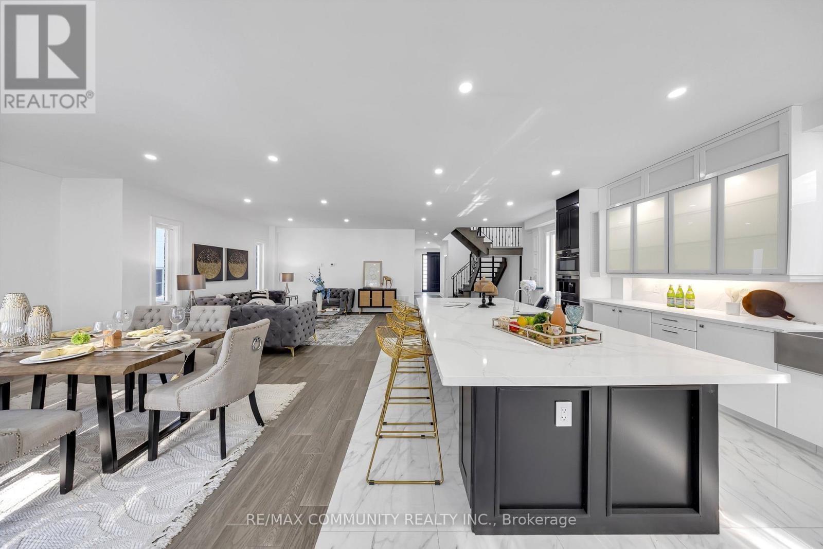 645 FRASER AVENUE Image 15