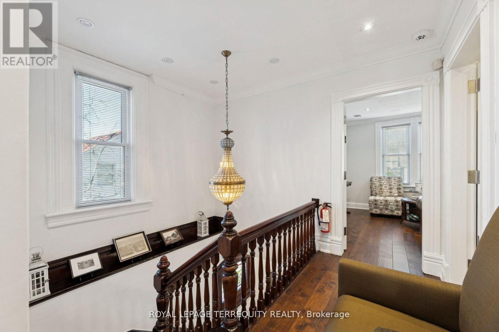 567 KINGSTON ROAD WEST Image 23