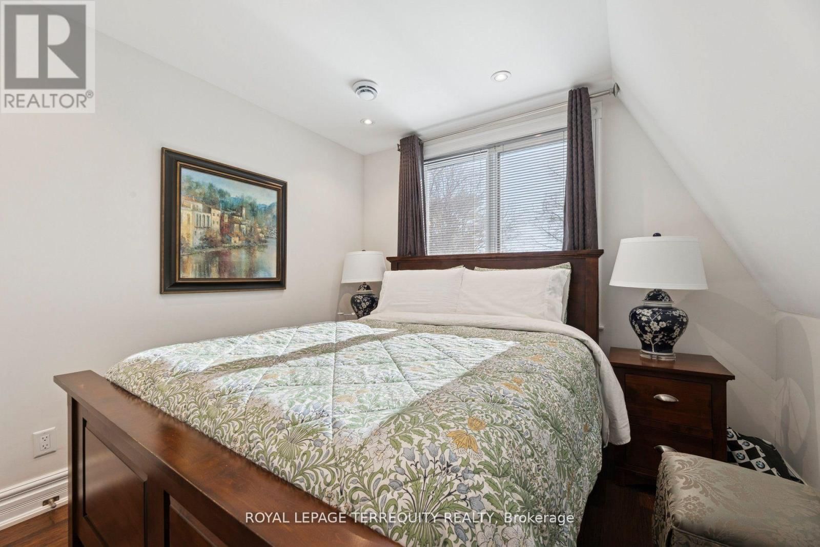 567 KINGSTON ROAD WEST Image 30