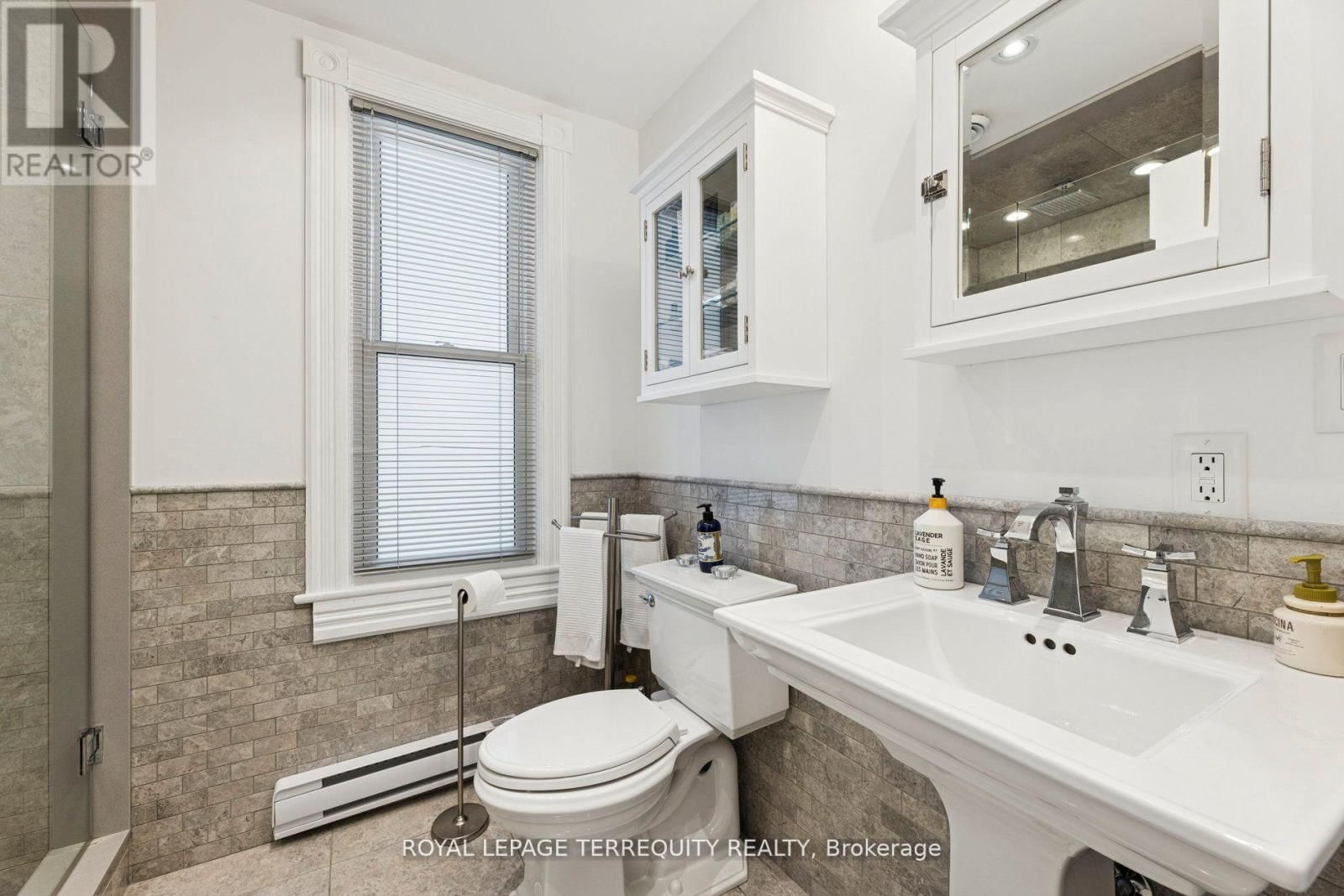 567 KINGSTON ROAD WEST Image 35