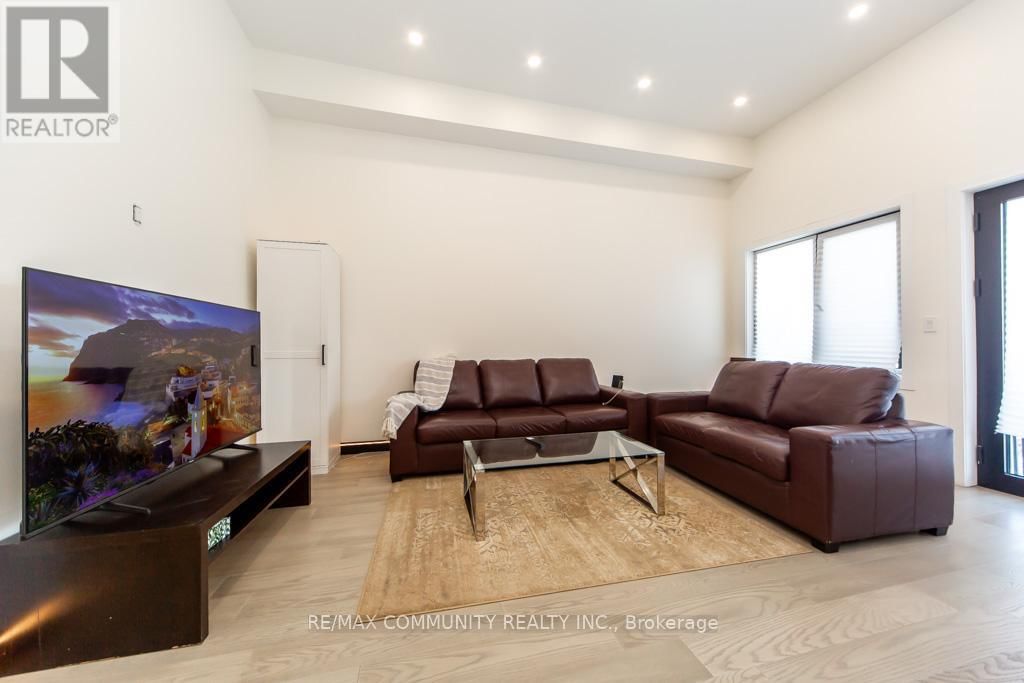 Main - 475 WILSON ROAD NORTH Image 14